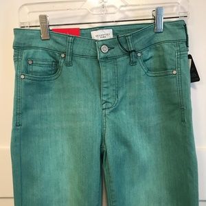 Mid-Rise Ankle Skinny Jean